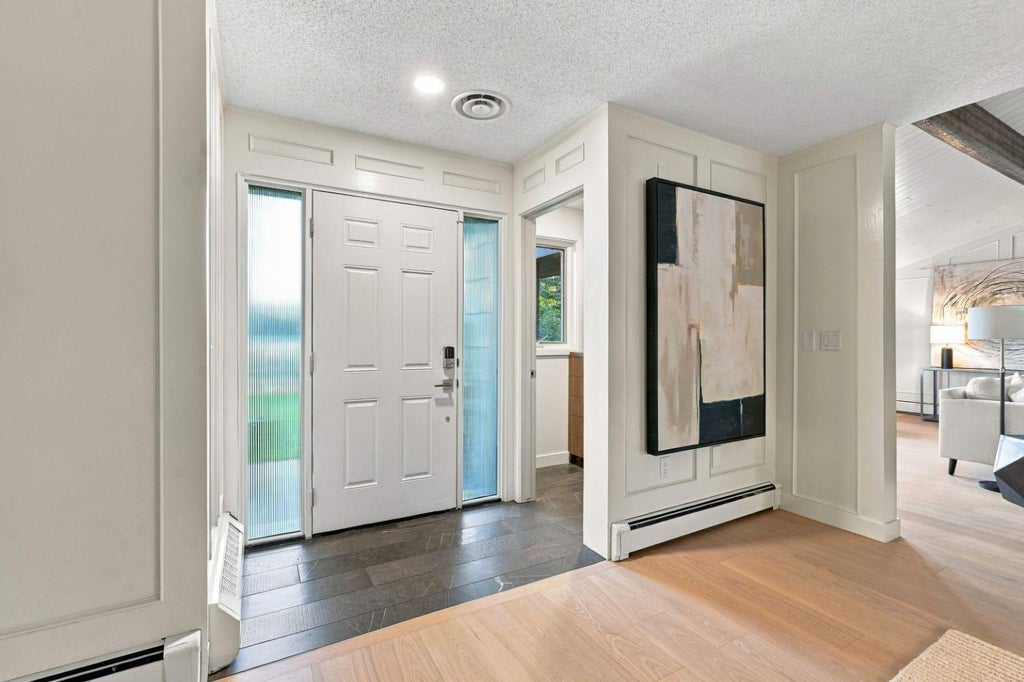 Photo of 1008 Shawnee Drive SW, Calgary, AB T2Y 2T9 (MLS # A2346579)
