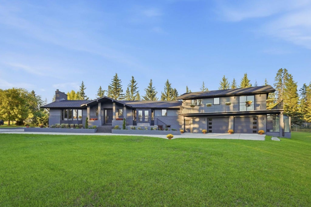 Photo of 1008 Shawnee Drive SW, Calgary, AB T2Y 2T9 (MLS # A2346579)
