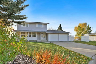 161 Braniff Crescent SW Calgary AB T2W 2M3