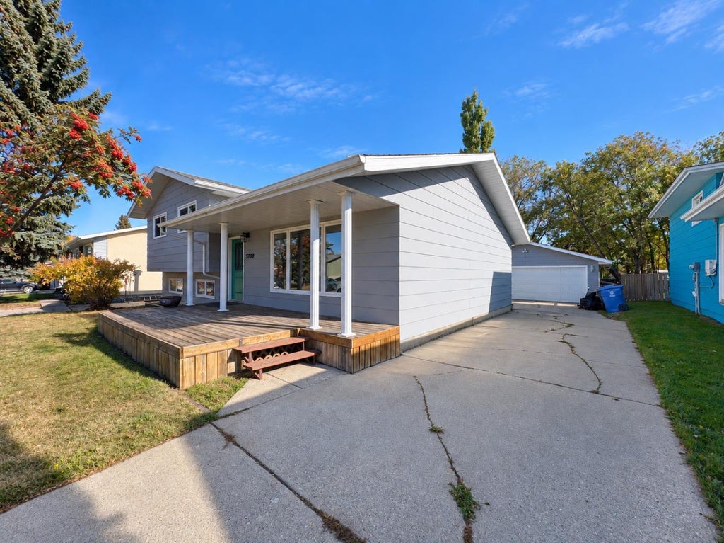 Photo of 5739 55 Street, Rocky Mountain House, AB T4T 1J7 (MLS # A2351018)