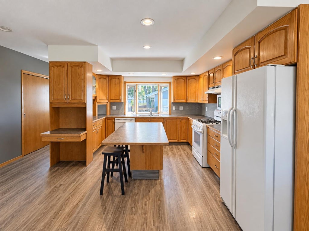 Photo of 5739 55 Street, Rocky Mountain House, AB T4T 1J7 (MLS # A2351018)