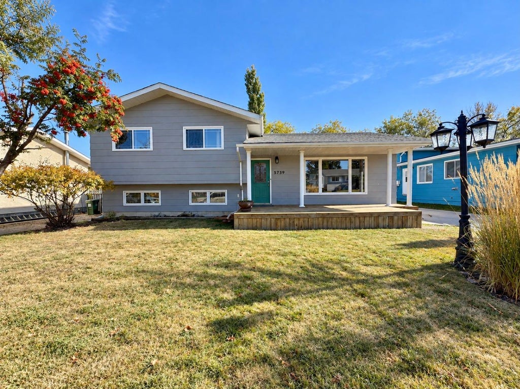 Photo of 5739 55 Street, Rocky Mountain House, AB T4T 1J7 (MLS # A2351018)