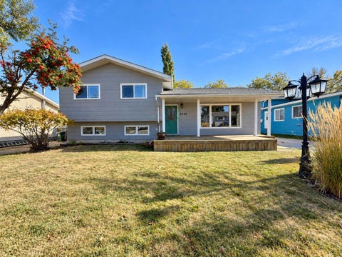 Photo of 5739 55 Street, Rocky Mountain House, AB T4T 1J7 (MLS # A2351018)