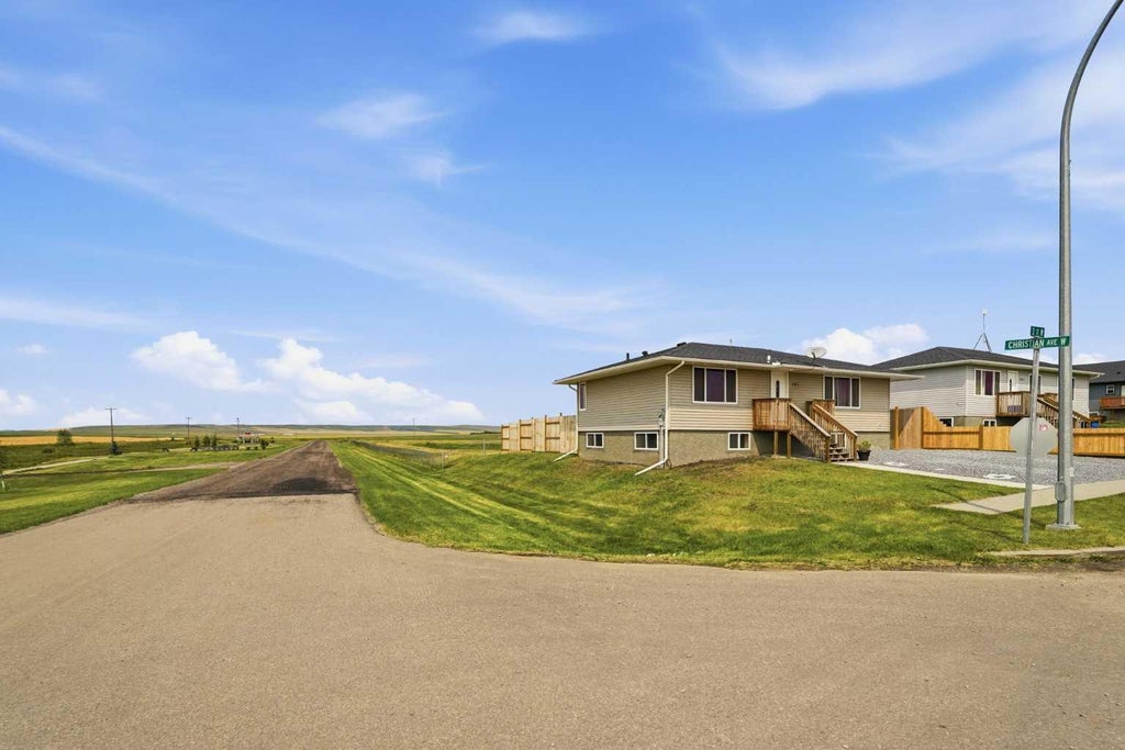 Photo of 301 3rd Street W, Standard, AB T0J 3G0 (MLS # A2335870)