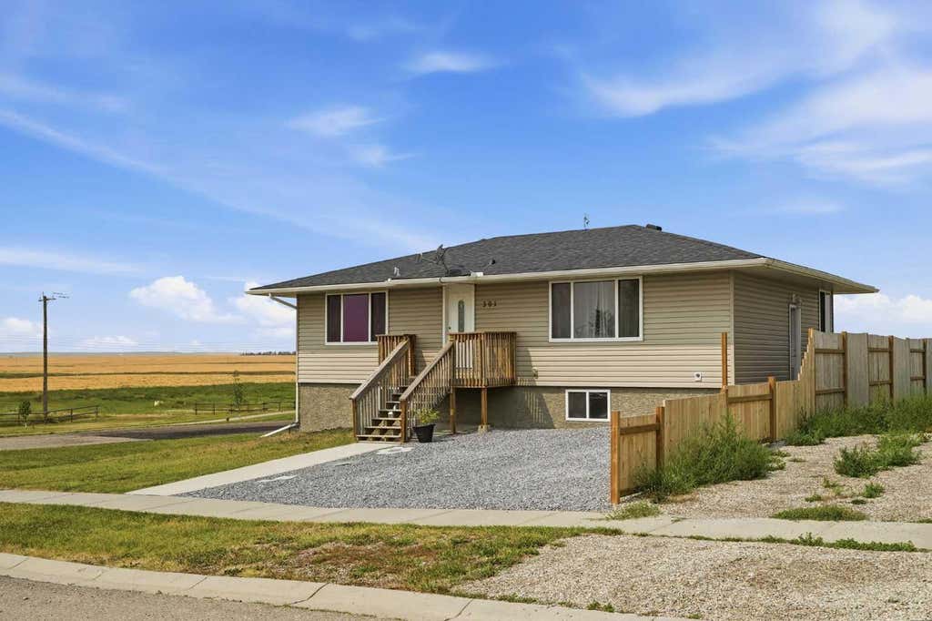 Photo of 301 3rd Street W, Standard, AB T0J 3G0 (MLS # A2335870)
