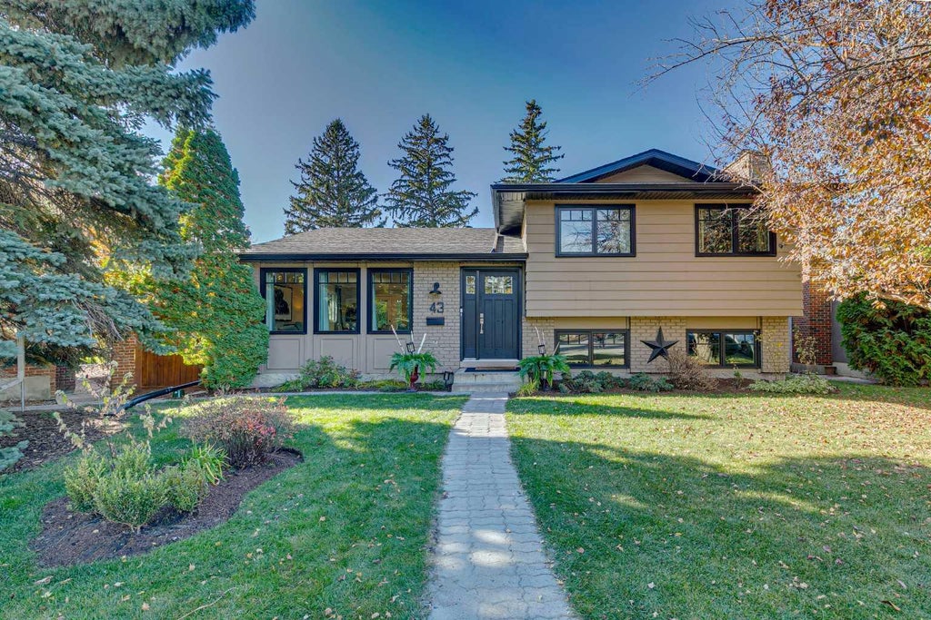 Photo of 43 Lake Sundance Place SE, Calgary, AB T2J 2S9 (MLS # A2350637)