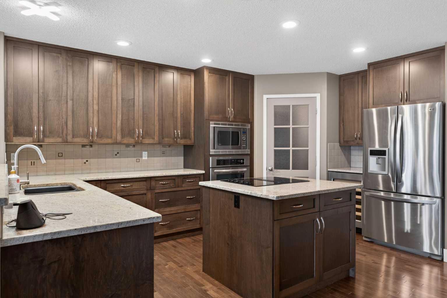 111 Valley Ponds Crescent NW