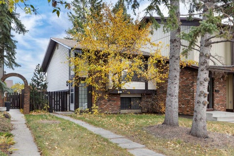 Photo of 20 Dalhousie Crescent NW, Calgary, AB T3A 2H8 (MLS # A2353669)