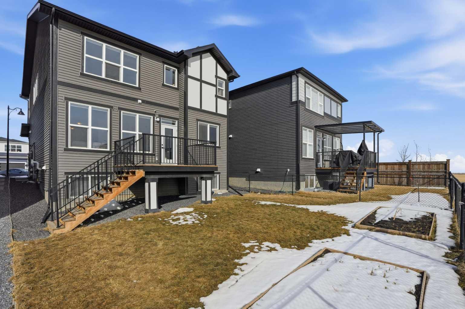 111 Homestead Close NE