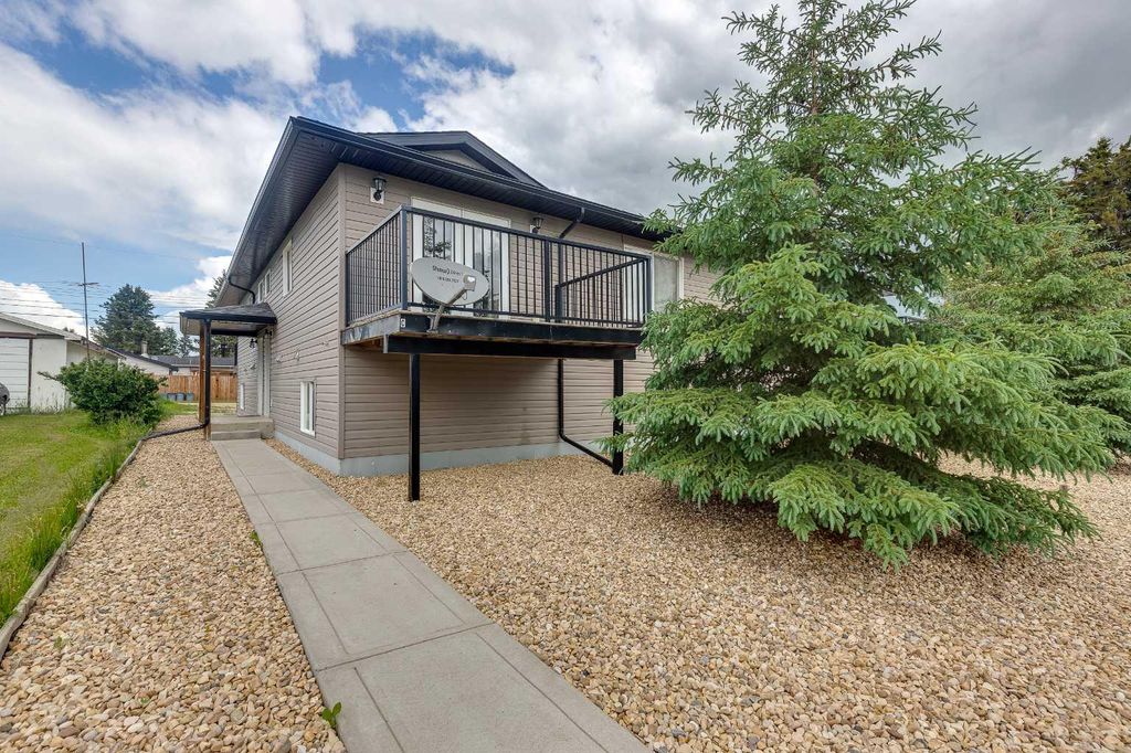 Photo of 4626 51 Avenue, Rimbey, AB T0C 2J0 (MLS # A2309729)