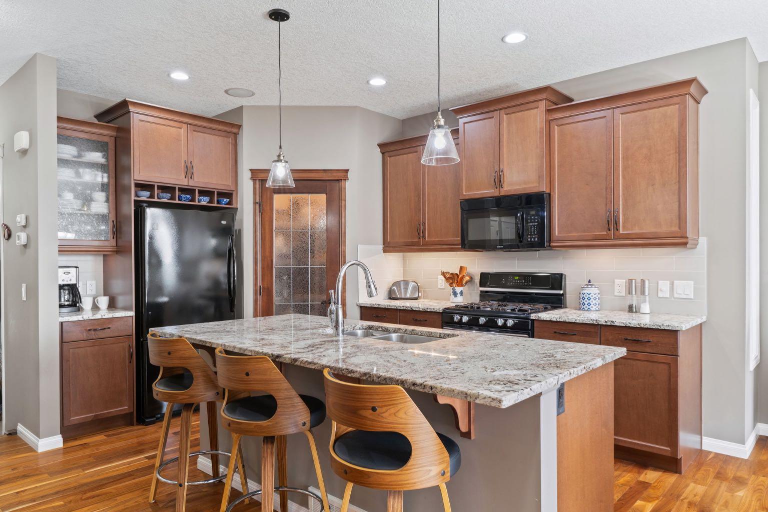 204 Sunset Square