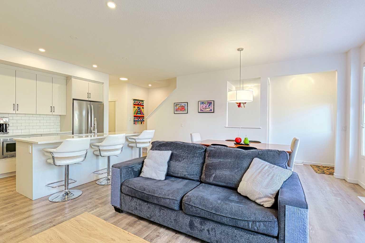146 Arbour Lake Rise NW