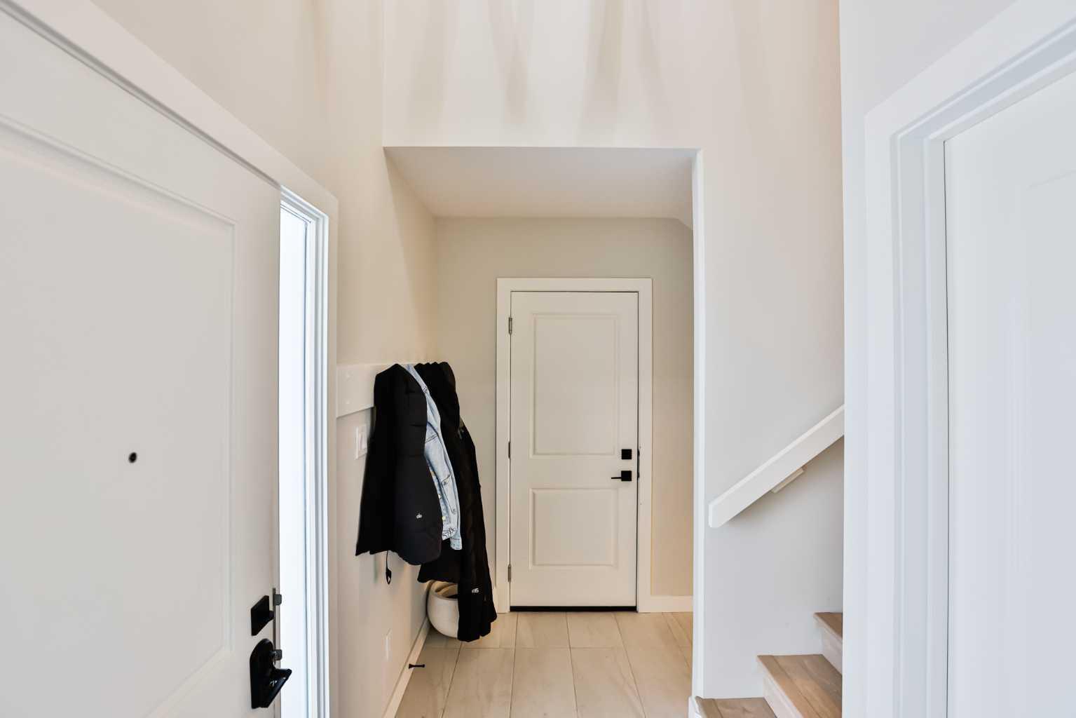 549 Riverhills Way W