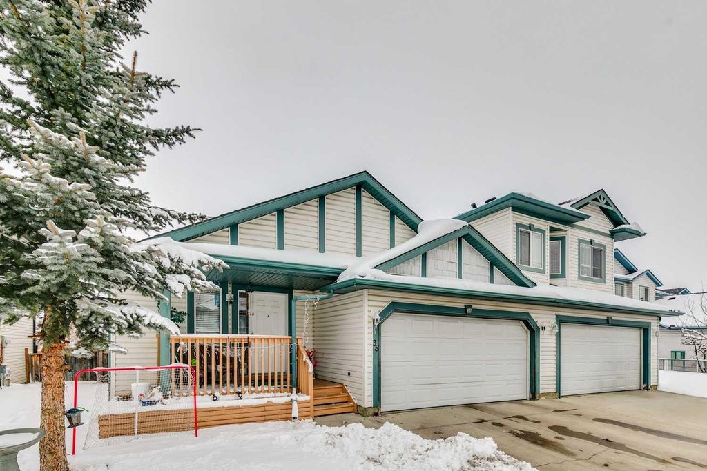 Photo of 38 Canoe Square SW, Airdrie, AB T4B 2N5 (MLS # A2292193)