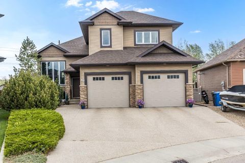 Photo of 207 Hamptons Way SE, Medicine Hat, AB T1B 0E1 (MLS # A2311270)