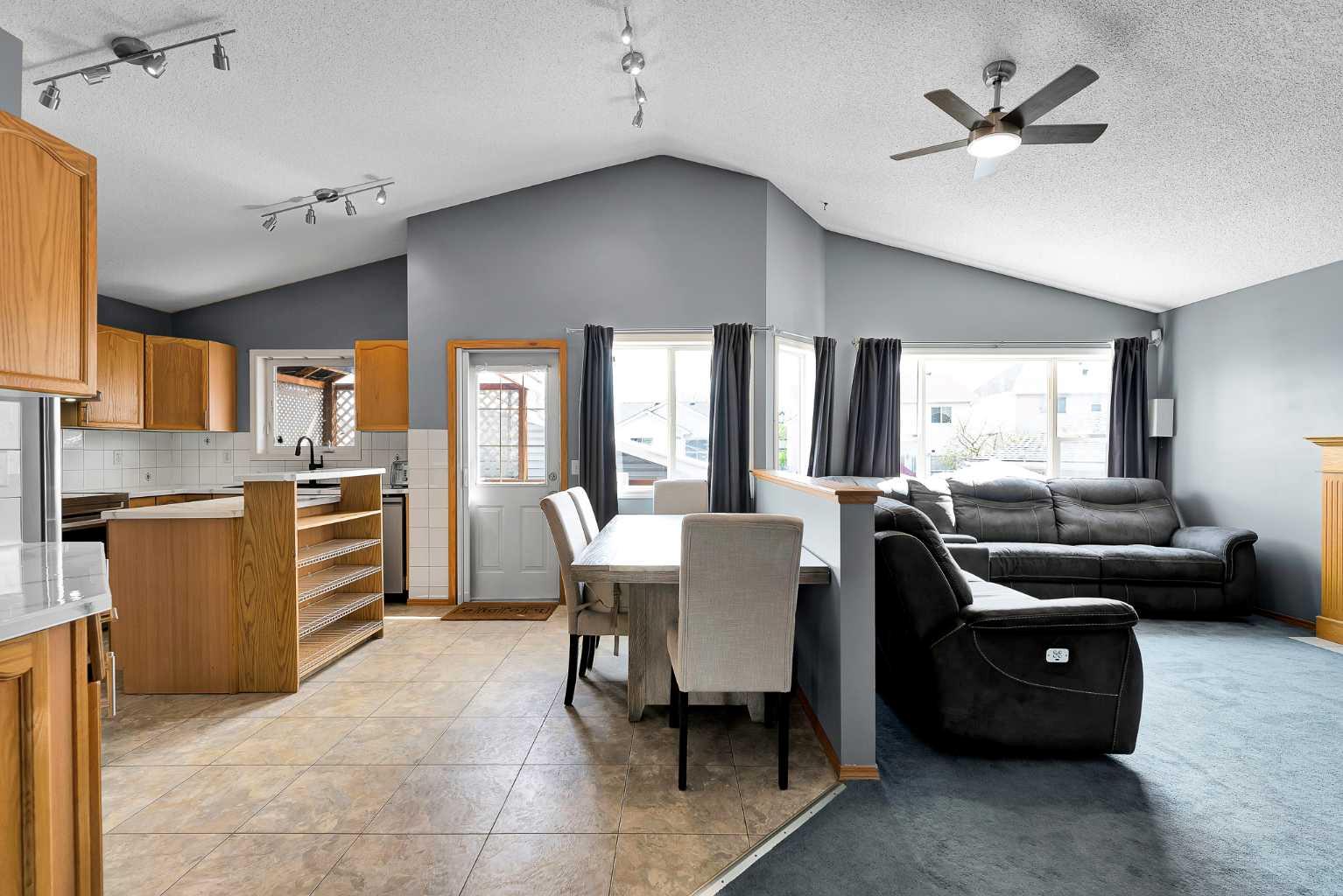 21 Erin Meadow Manor SE