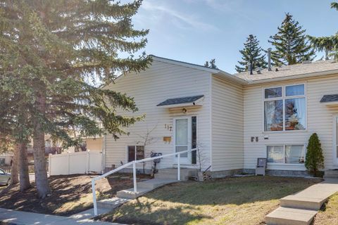 Photo of 117 Sabrina Way SW, Calgary, AB T2W 4J4 (MLS # A2306568)