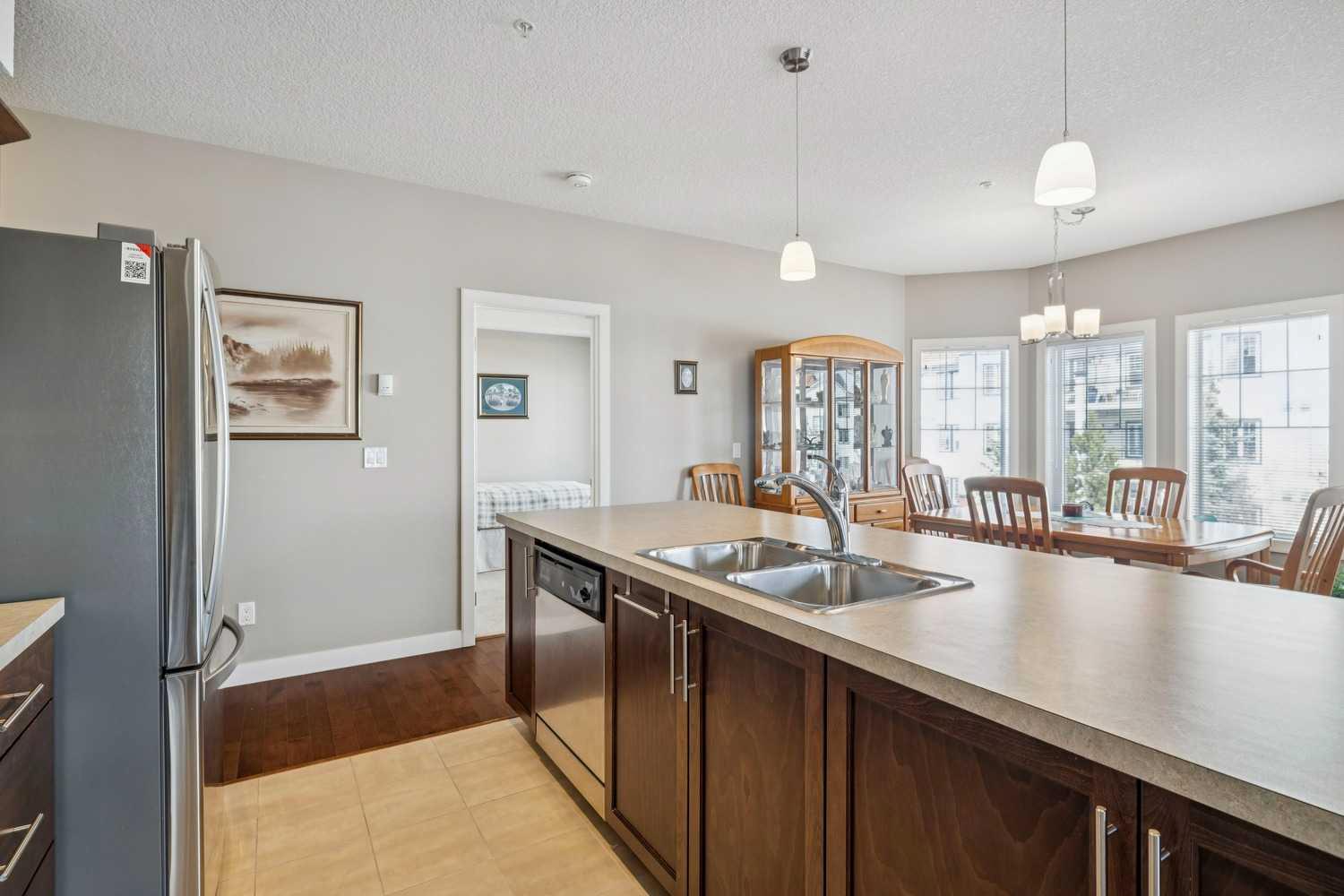 20 Royal Oak Plaza NW 344