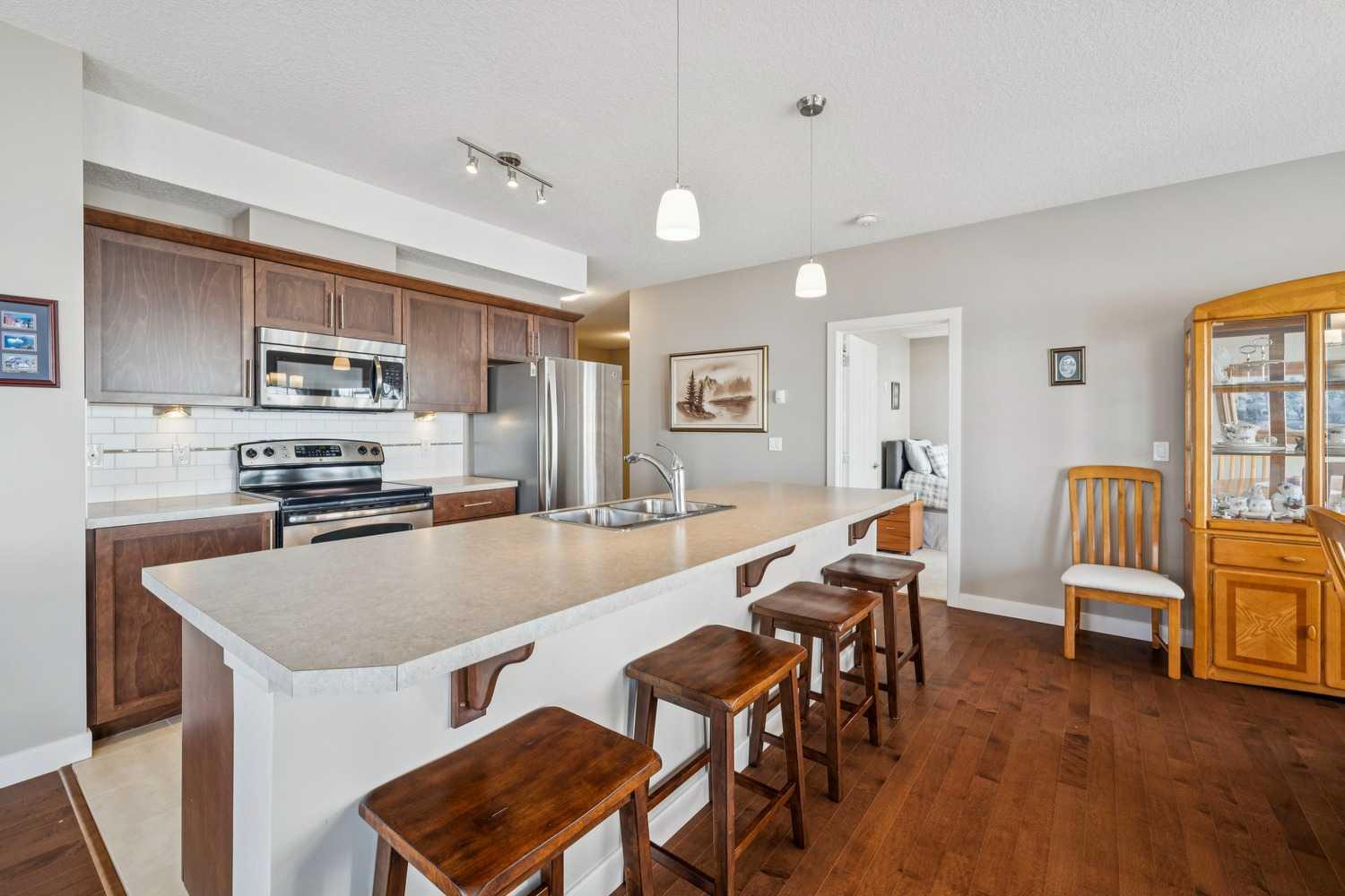 20 Royal Oak Plaza NW 344