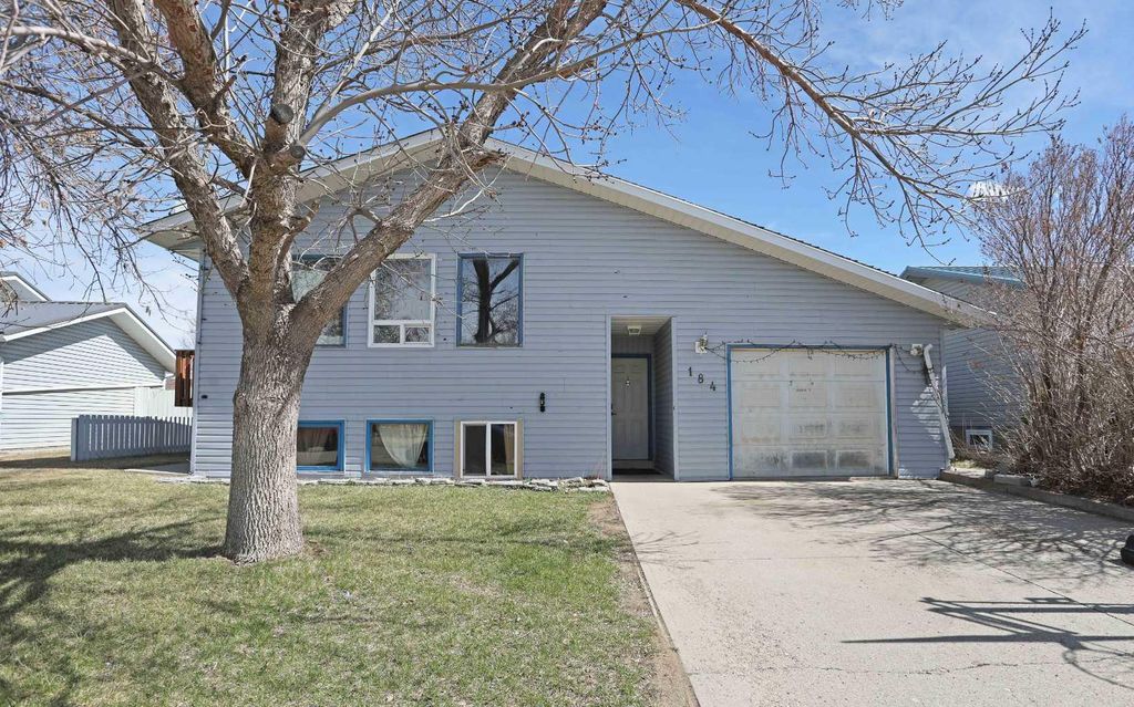 Photo of 184 Upland Boulevard W, Brooks, AB T1R 0R1 (MLS # A2302379)