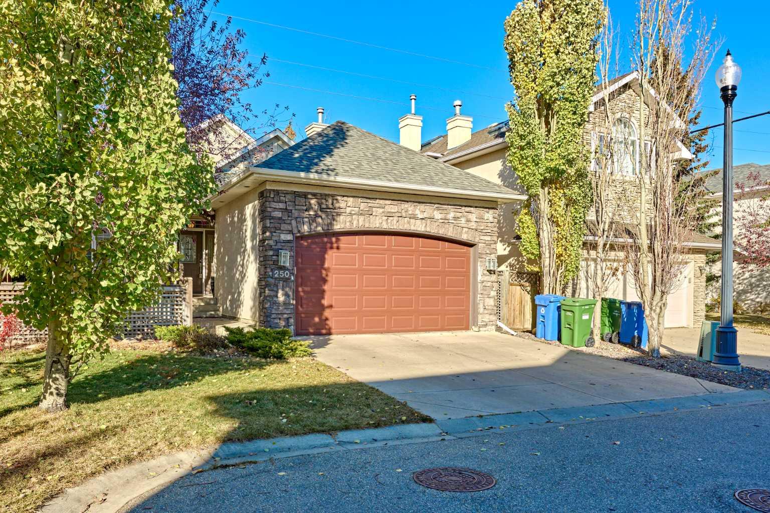 250 Strathridge Place SW