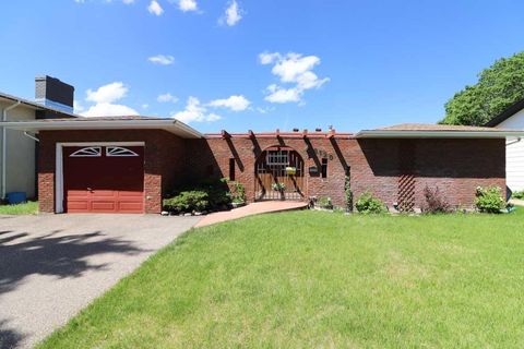 Photo of 2120 11 Avenue NE, Medicine Hat, AB T1C 1K9 (MLS # A2277166)