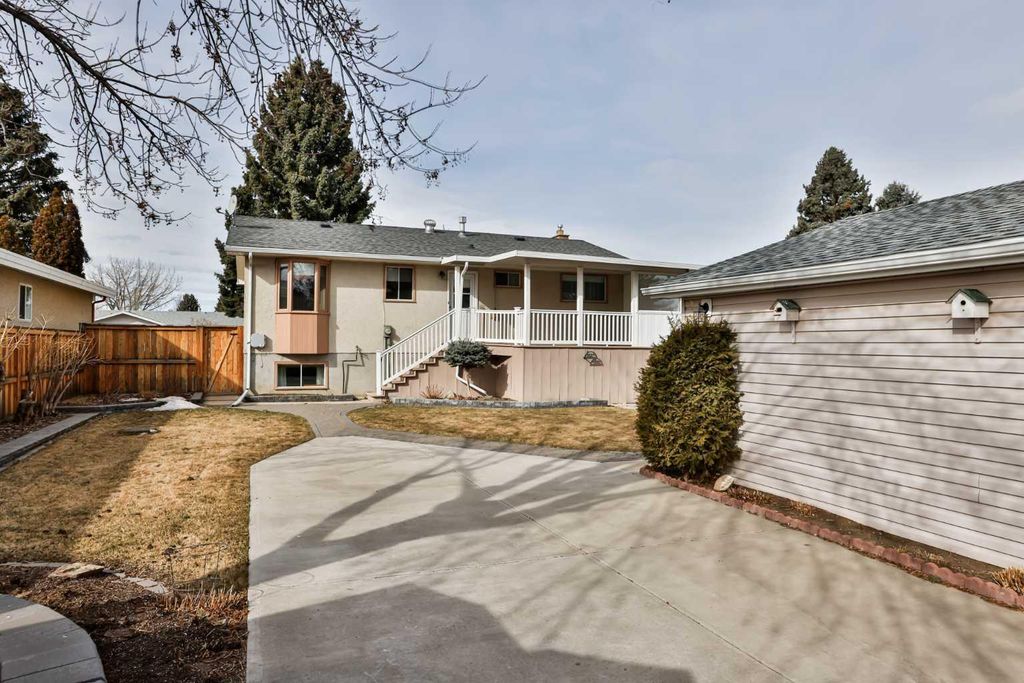 Photo of 2419 19 Street N, Lethbridge, AB T1H 4T4 (MLS # A2291018)