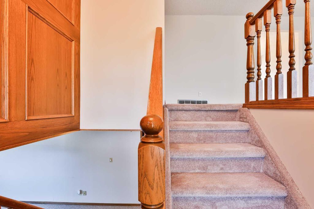 Photo of 2419 19 Street N, Lethbridge, AB T1H 4T4 (MLS # A2291018)