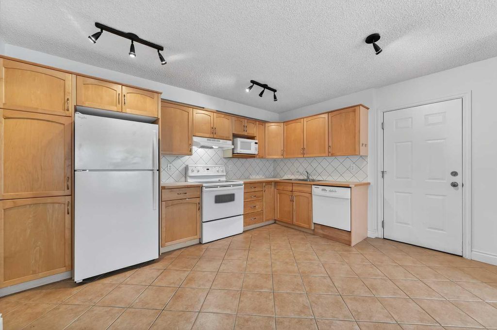 Photo of 1815 26 Avenue SW #10, Calgary, AB T2T 1E2 (MLS # A2297167)