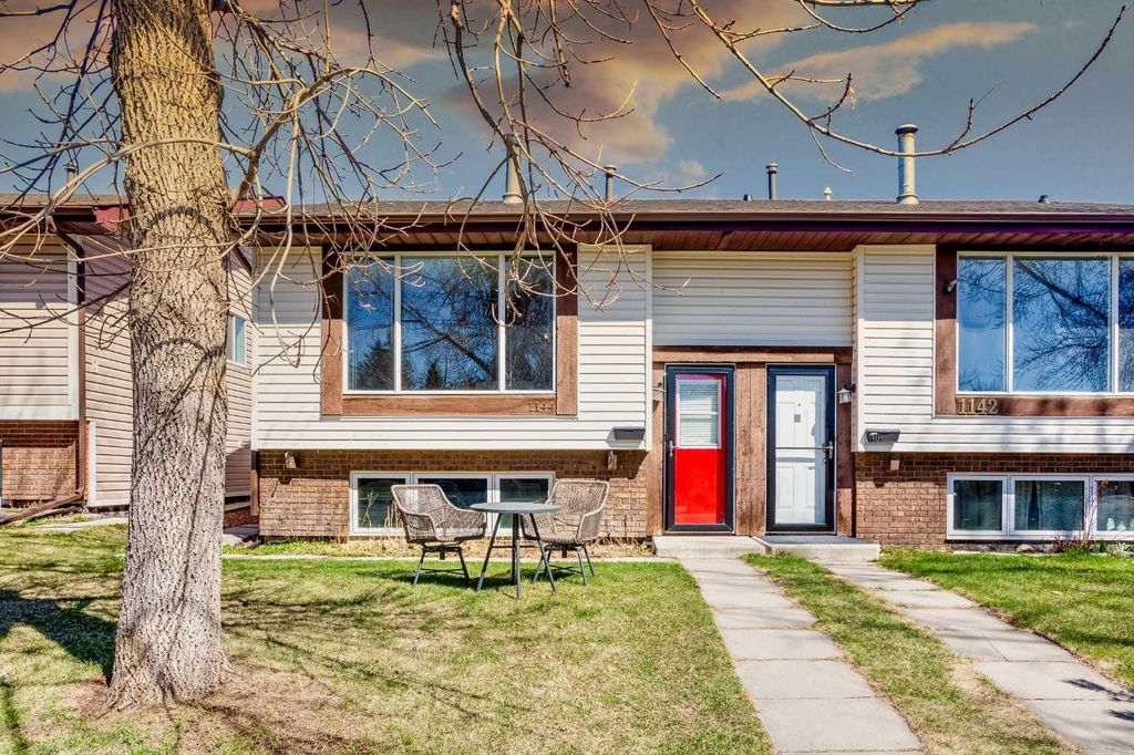 Photo of 1144 Berkley Drive NW, Calgary, AB T3K 1E4 (MLS # A2305560)