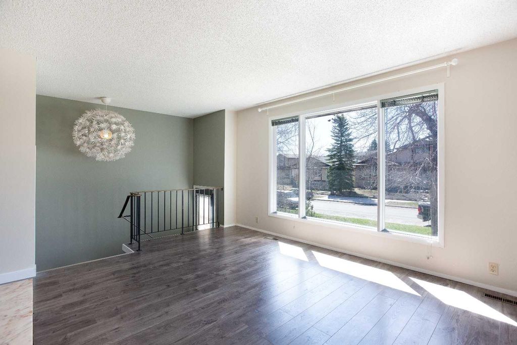 Photo of 1144 Berkley Drive NW, Calgary, AB T3K 1E4 (MLS # A2305560)