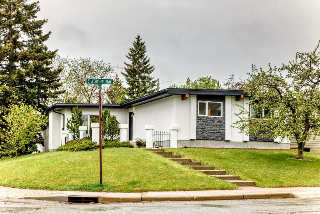 Photo of 275 Silverview Way NW, Calgary, AB T3B 3K4 (MLS # A2312053)