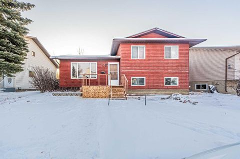 171 Castlebrook Rise NE Calgary AB T3J 1Y3