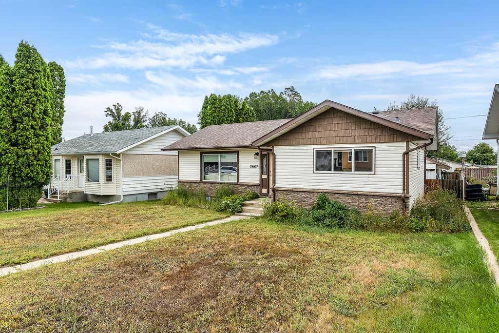 Photo of 2867 16 Ave Ave SE, Medicine Hat, AB T1A 3T8 (MLS # A2337488)