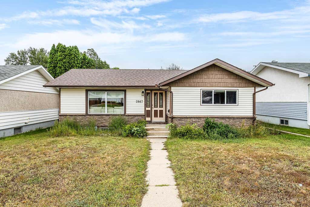 Photo of 2867 16 Ave Ave SE, Medicine Hat, AB T1A 3T8 (MLS # A2337488)