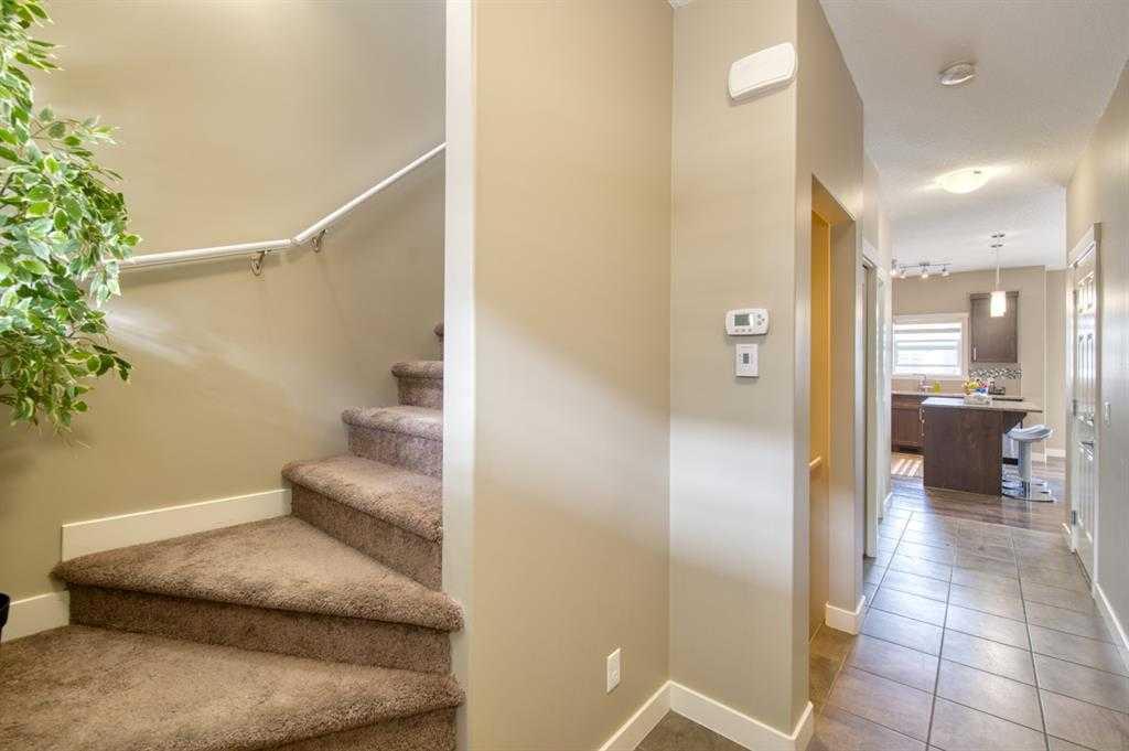 558 Evanston Manor NW