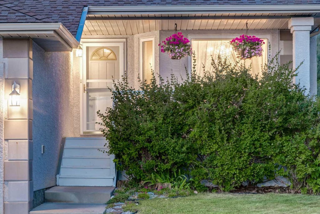 Photo of 331 Sierra Madre Court SW, Calgary, AB T3H 3G7 (MLS # A2338758)