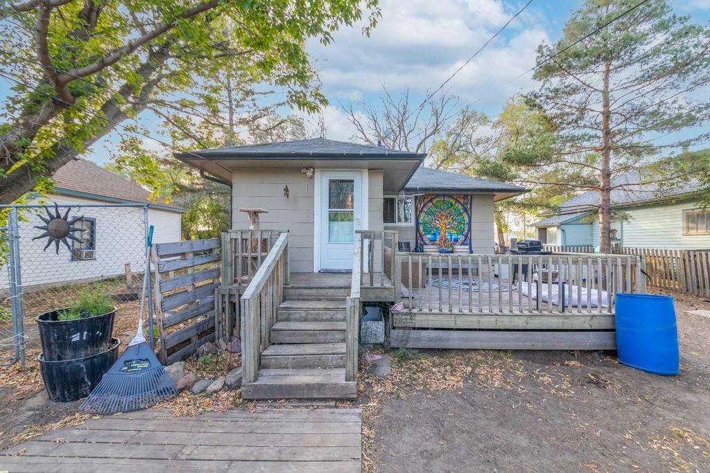 Photo of 117 2 Street W, Lashburn, SK S0M 1H0 (MLS # A2308216)