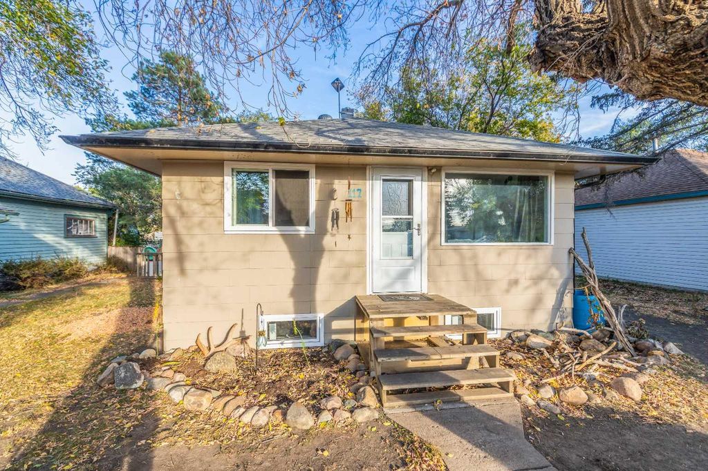 Photo of 117 2 Street W, Lashburn, SK S0M 1H0 (MLS # A2308216)