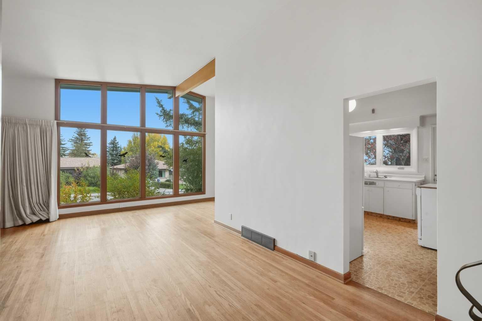 35 Cornwallis Drive NW