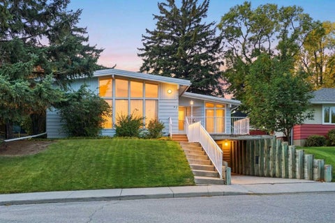 Photo of 35 Cornwallis Drive NW, Calgary, AB T2K 1T6 (MLS # A2348195)
