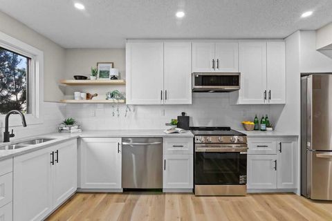 4810 40 Avenue SW 14 Calgary AB T3E 1E4