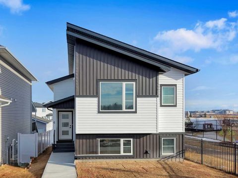 Photo of 6 Memorial Parkway, Rural Red Deer County, AB T4E 3B7 (MLS # A2293251)