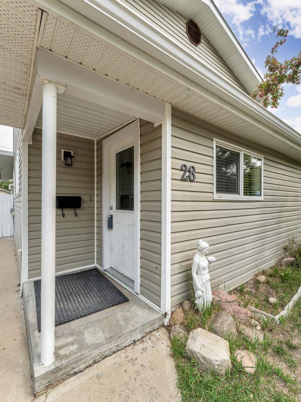 Photo of 28 8 Street SW, Medicine Hat, AB T1A 1L4 (MLS # A2292052)