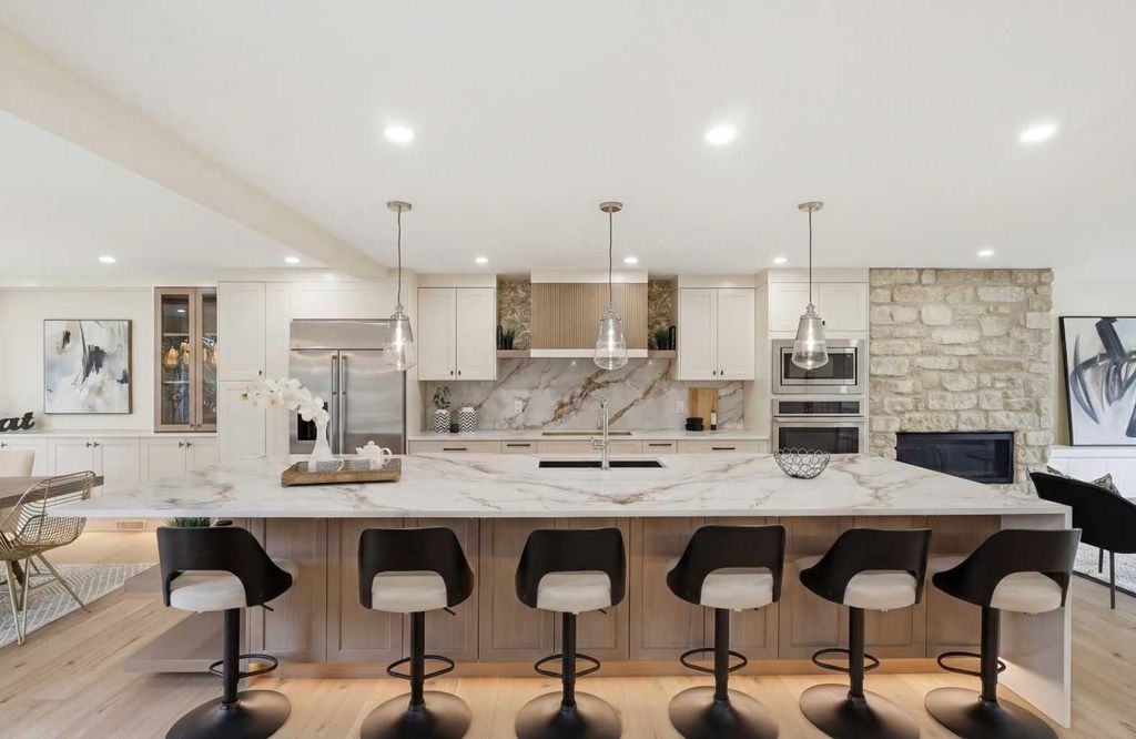 Photo of 902 Varsity Estates Place NW, Calgary, AB T3B 3X4 (MLS # A2292939)