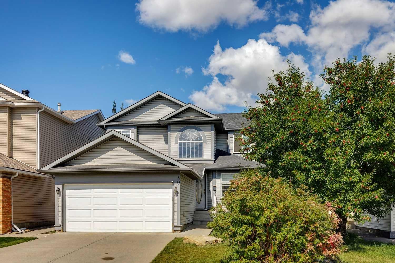 40 Country Hills Bay NW
