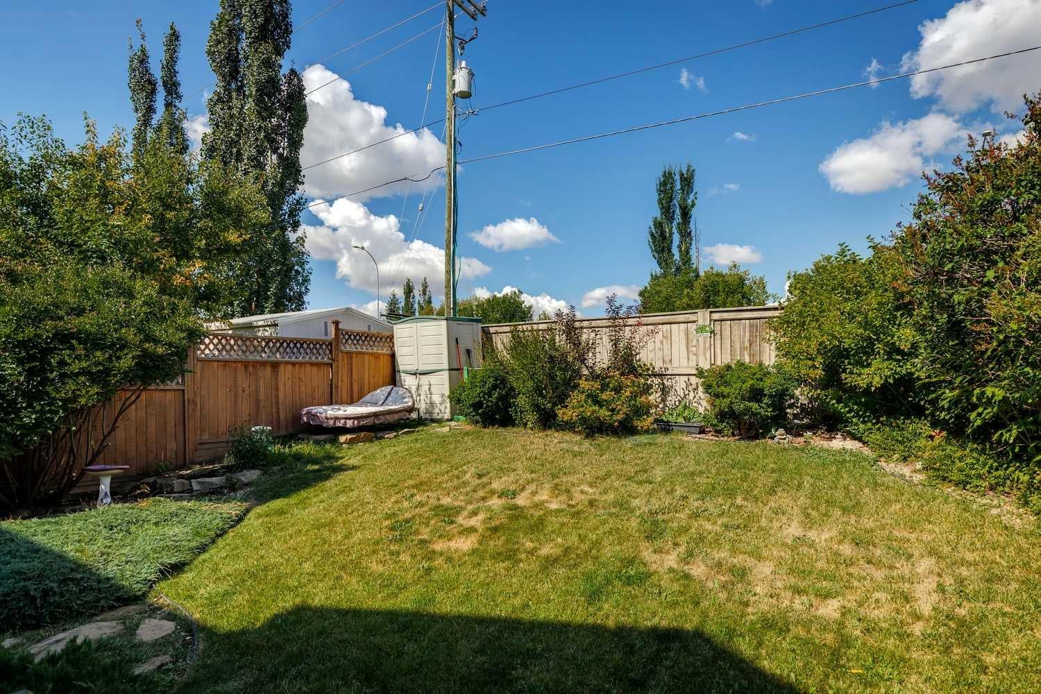40 Country Hills Bay NW