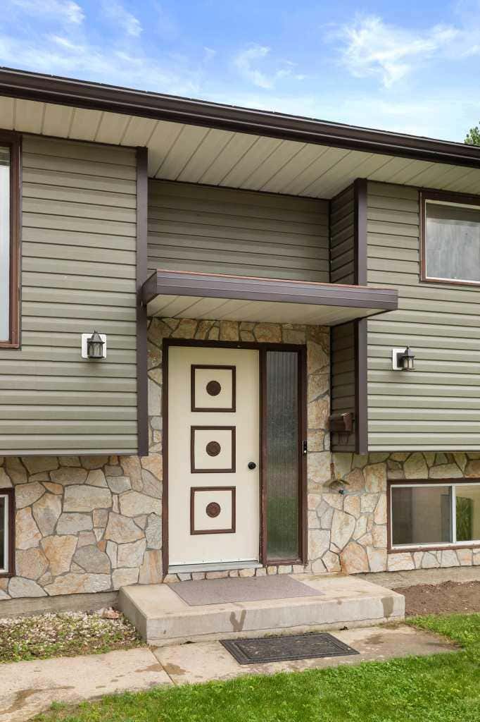 Photo of 447 8 Street SE, Medicine Hat, AB T1A 1L8 (MLS # A2332071)