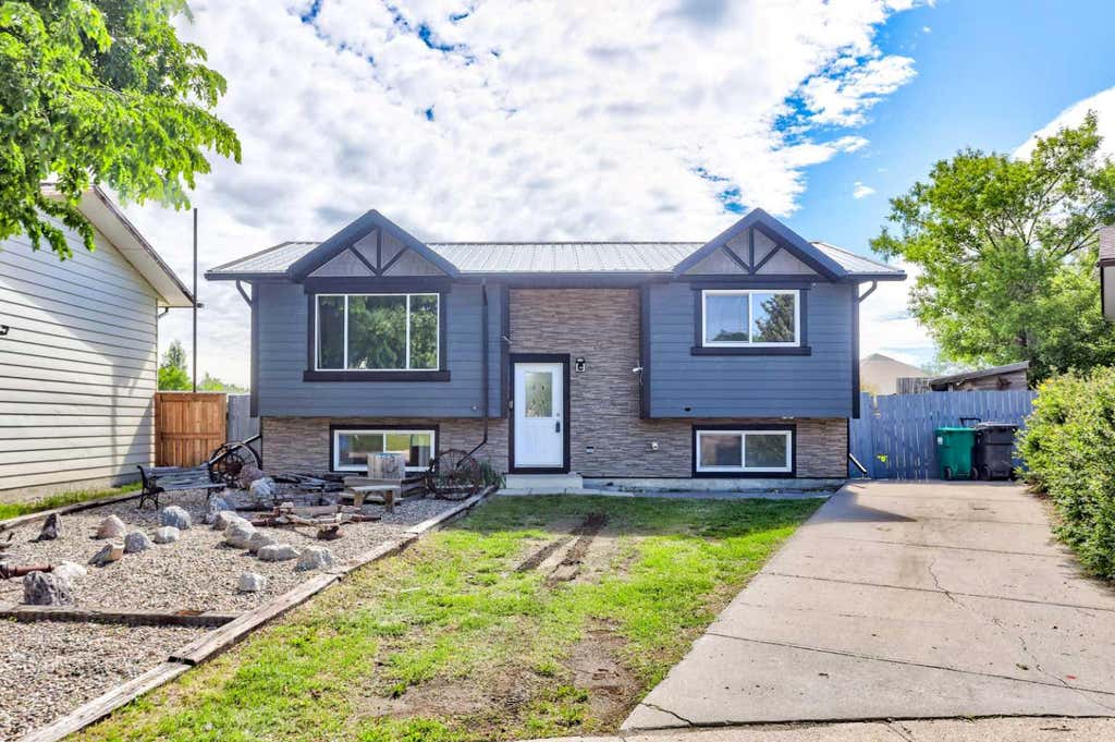 Photo of 162 Pensacola Court W, Lethbridge, AB T1K 4R6 (MLS # A2319967)
