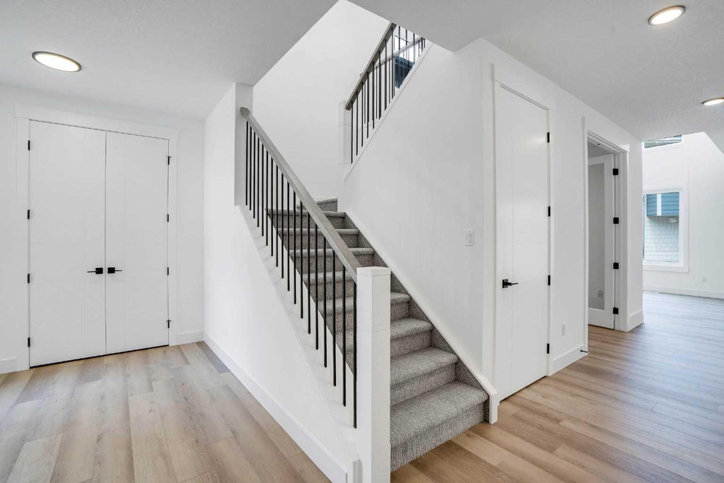 Photo of 27 Heritage Close, Cochrane, AB T4C 3G8 (MLS # A2322198)